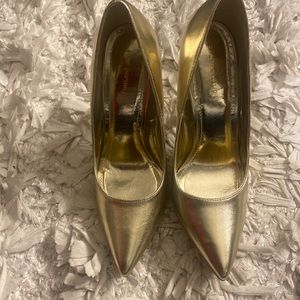 New never worn gold pointed toe heels